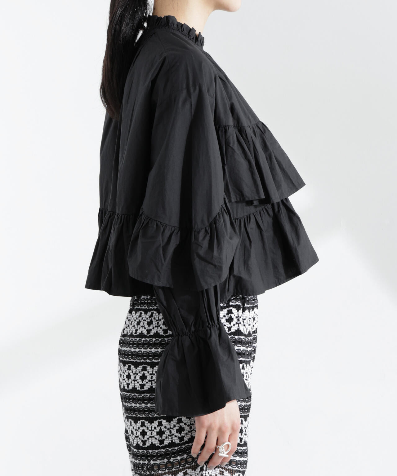 Sara mallika/COTTON VOLUMEFRILL SHORTBLOUSE 6715120034