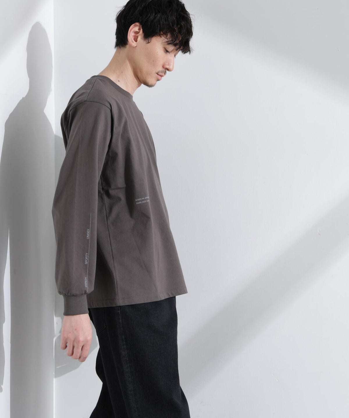 「NJ/CLUB」 ロゴプリントロングスリーブTシャツ 6685123219