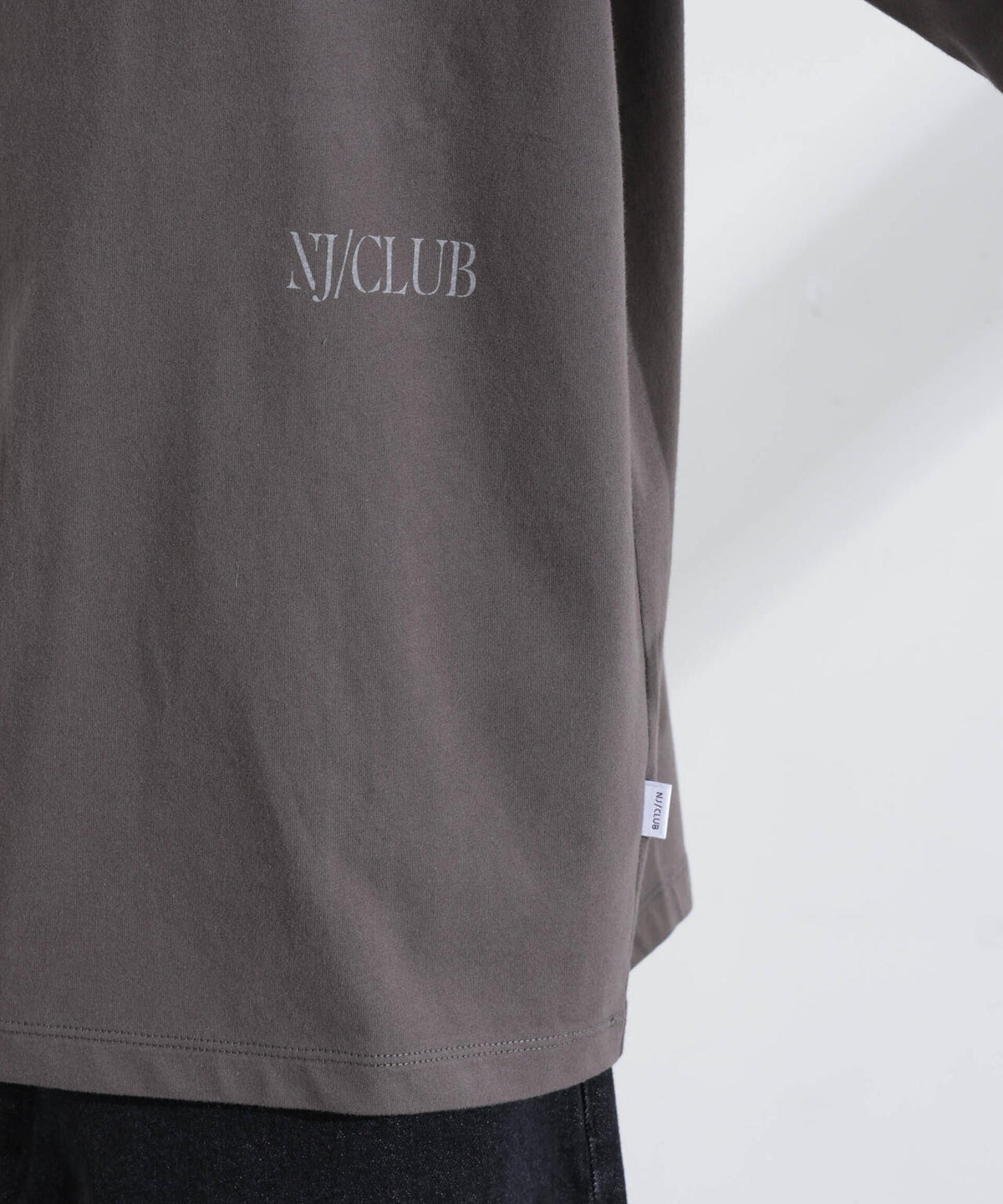 「NJ/CLUB」 ロゴプリントロングスリーブTシャツ 6685123219