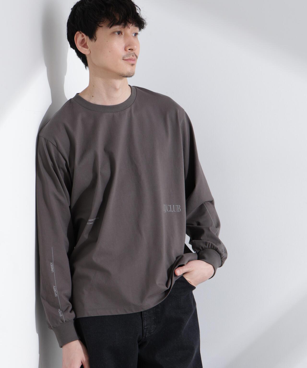 「NJ/CLUB」 ロゴプリントロングスリーブTシャツ 6685123219