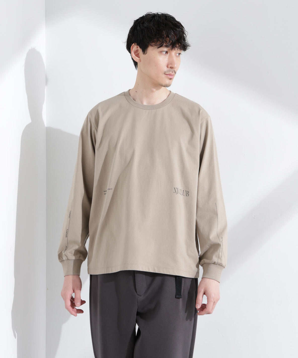 「NJ/CLUB」 ロゴプリントロングスリーブTシャツ 6685123219