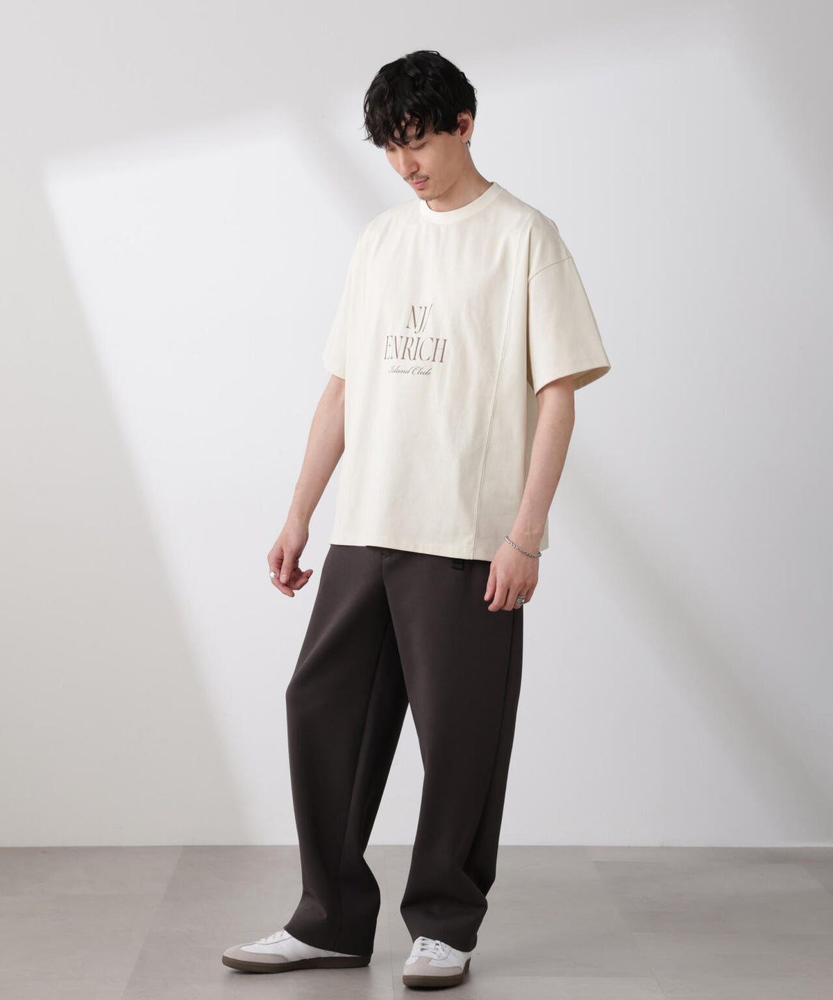 「NJ/CLUB」 ENRICHプリント切り替え Tシャツ 6685124223