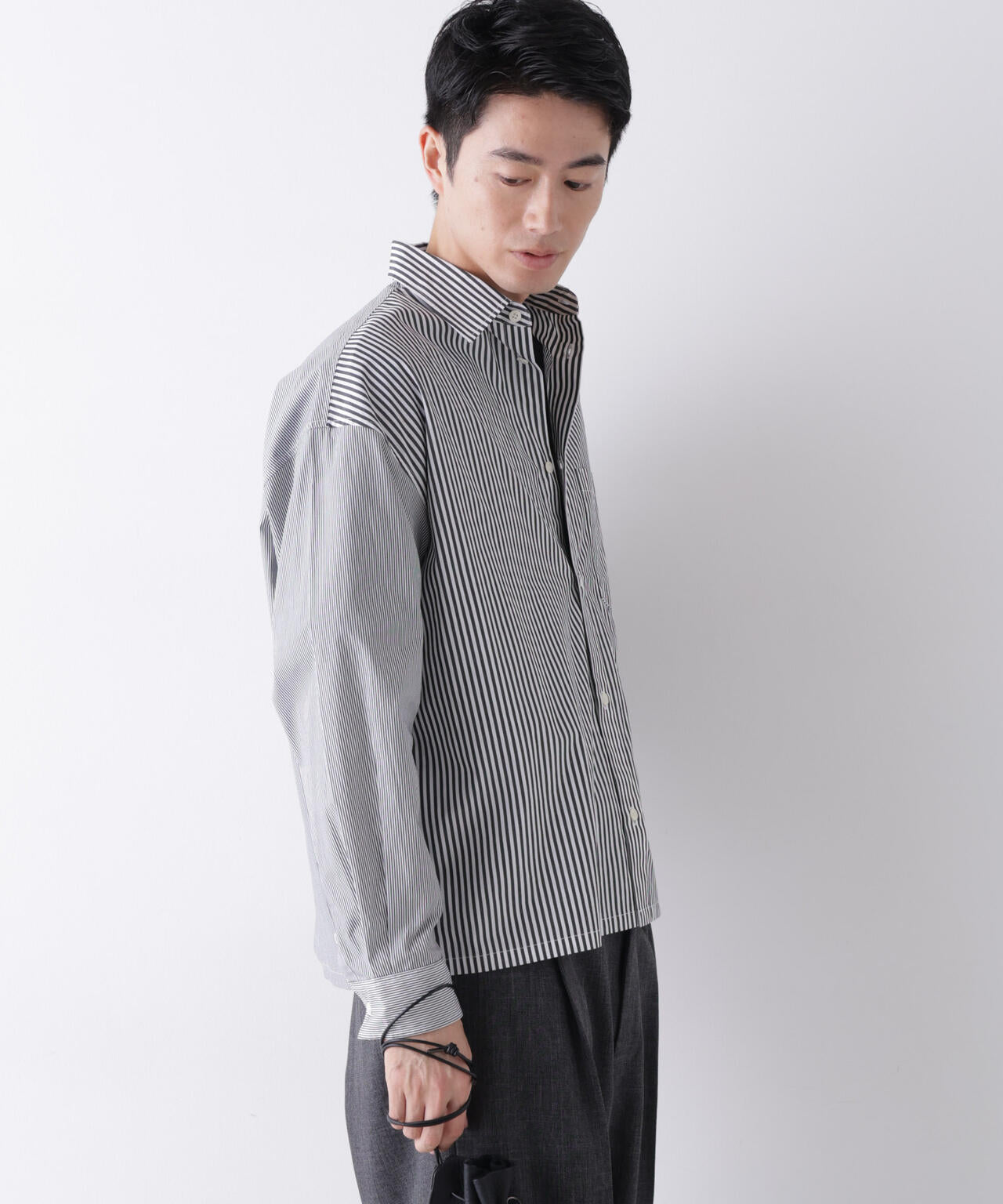 「James Fabric」 ボクシークロップドシャツブルゾン 6686220210