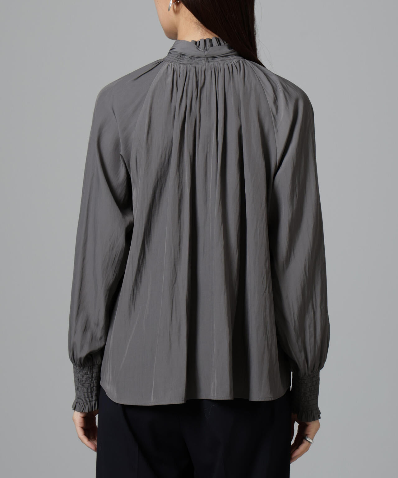 シャーリングネックボウタイブラウス 6694220325
