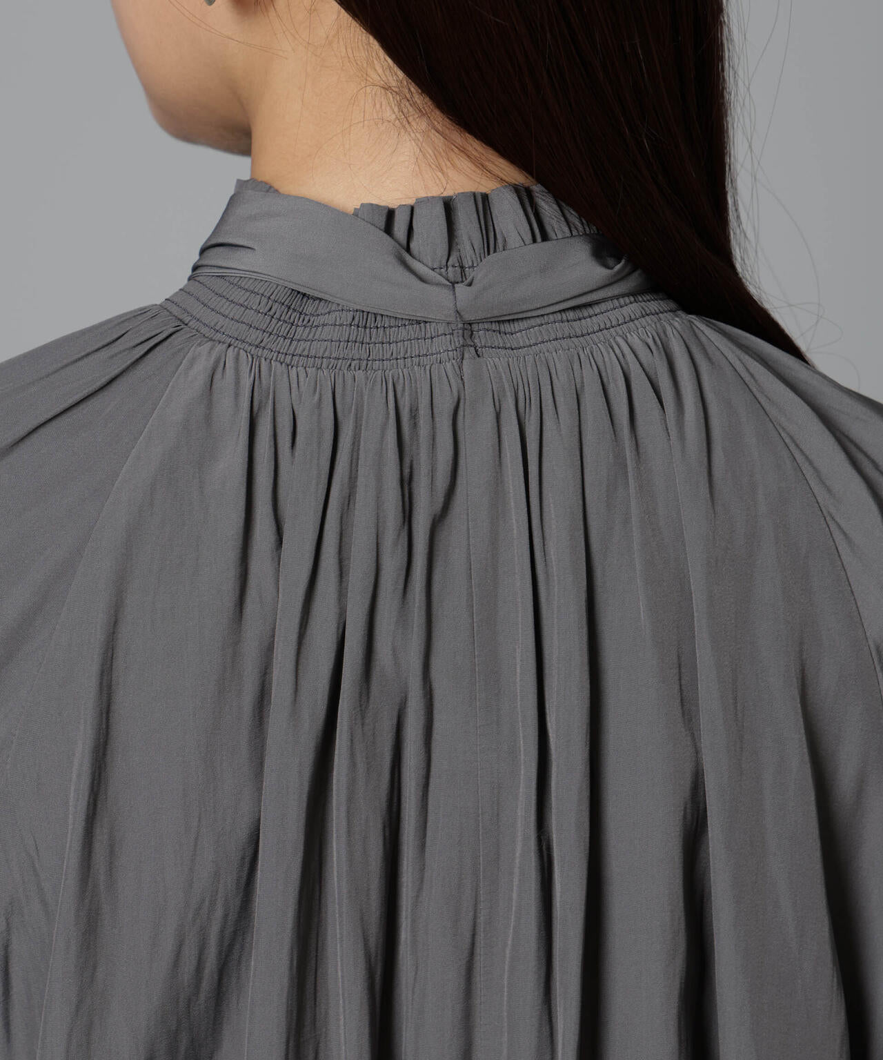 シャーリングネックボウタイブラウス 6694220325