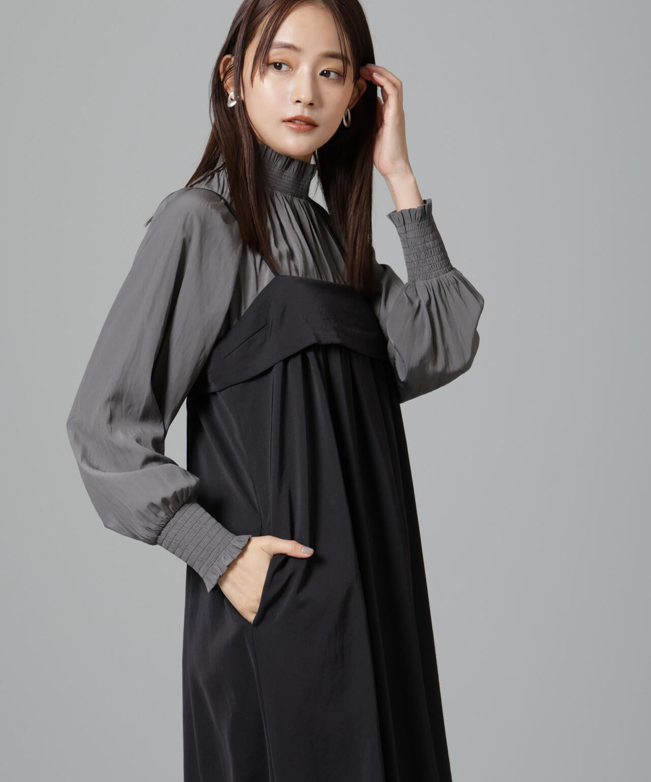 シャーリングネックボウタイブラウス 6694220325