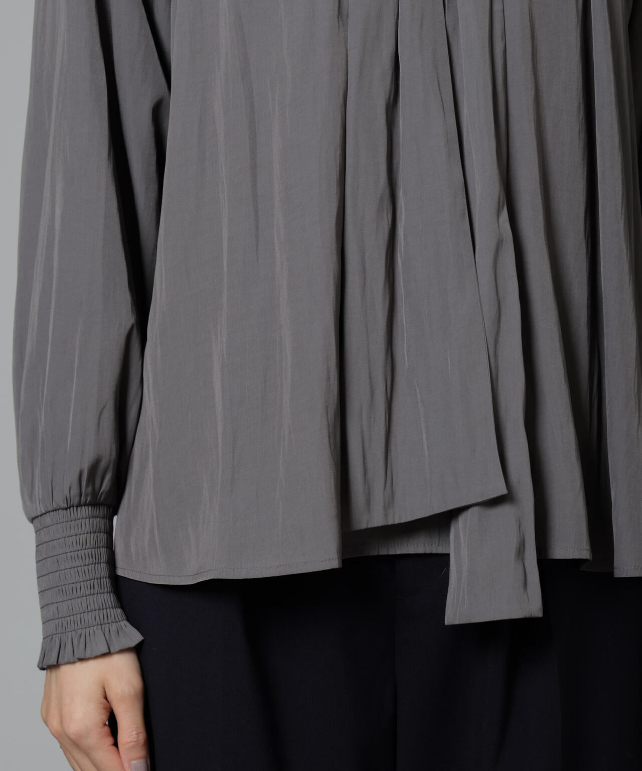 シャーリングネックボウタイブラウス 6694220325