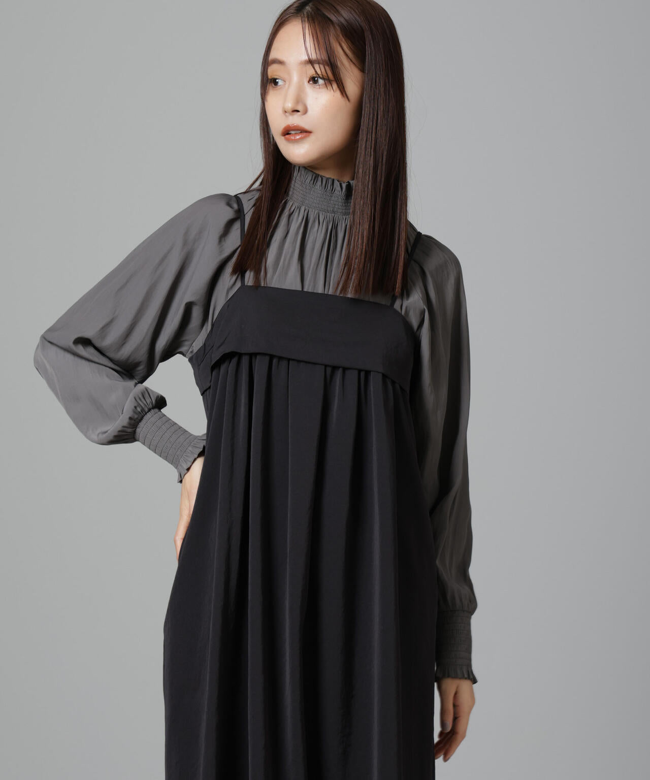 シャーリングネックボウタイブラウス 6694220325