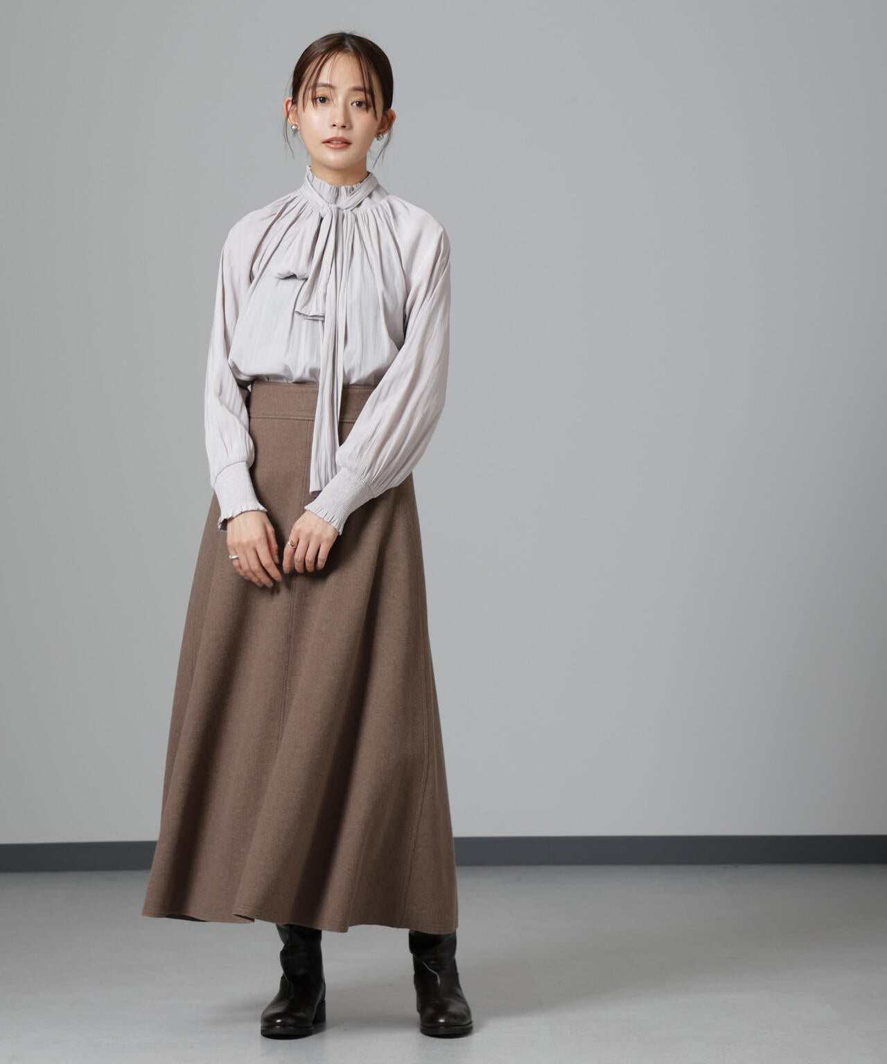 シャーリングネックボウタイブラウス 6694220325