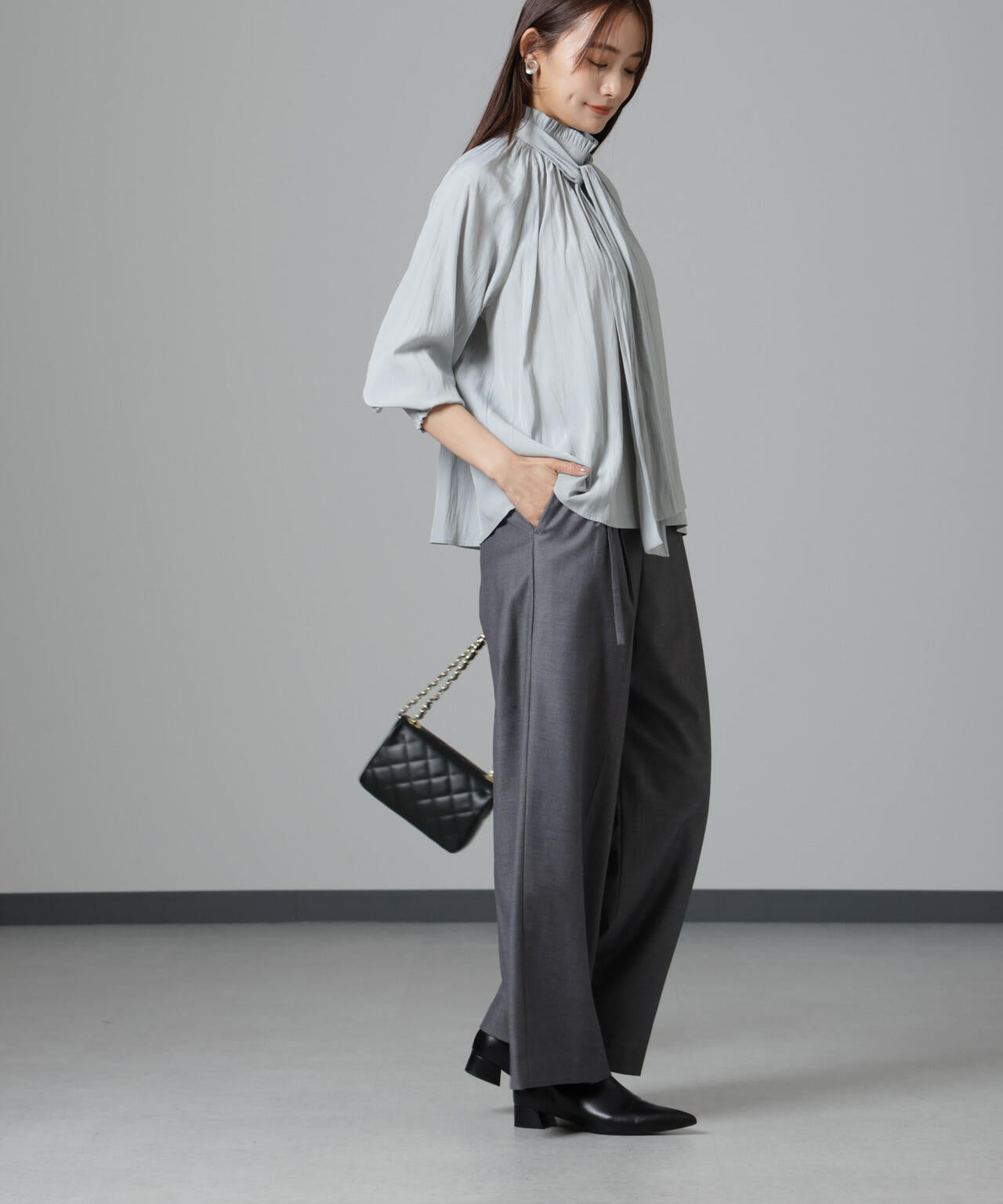 シャーリングネックボウタイブラウス 6694220325