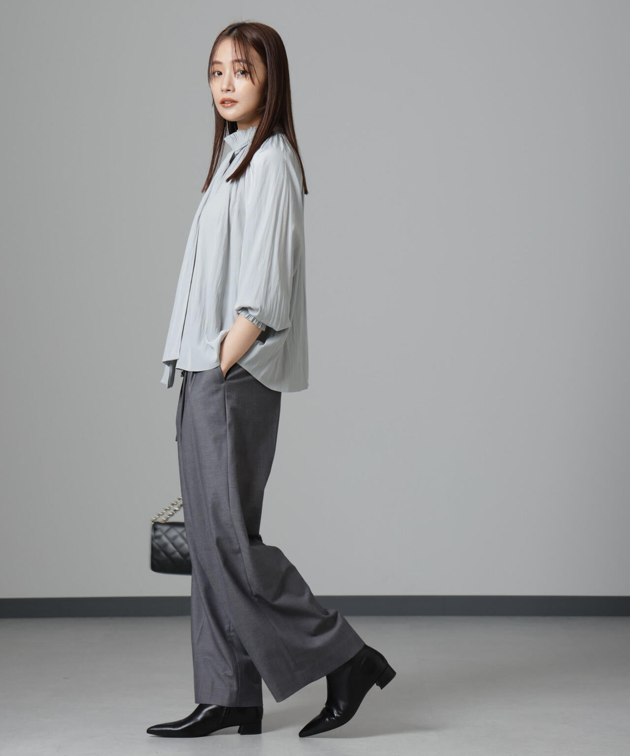 シャーリングネックボウタイブラウス 6694220325