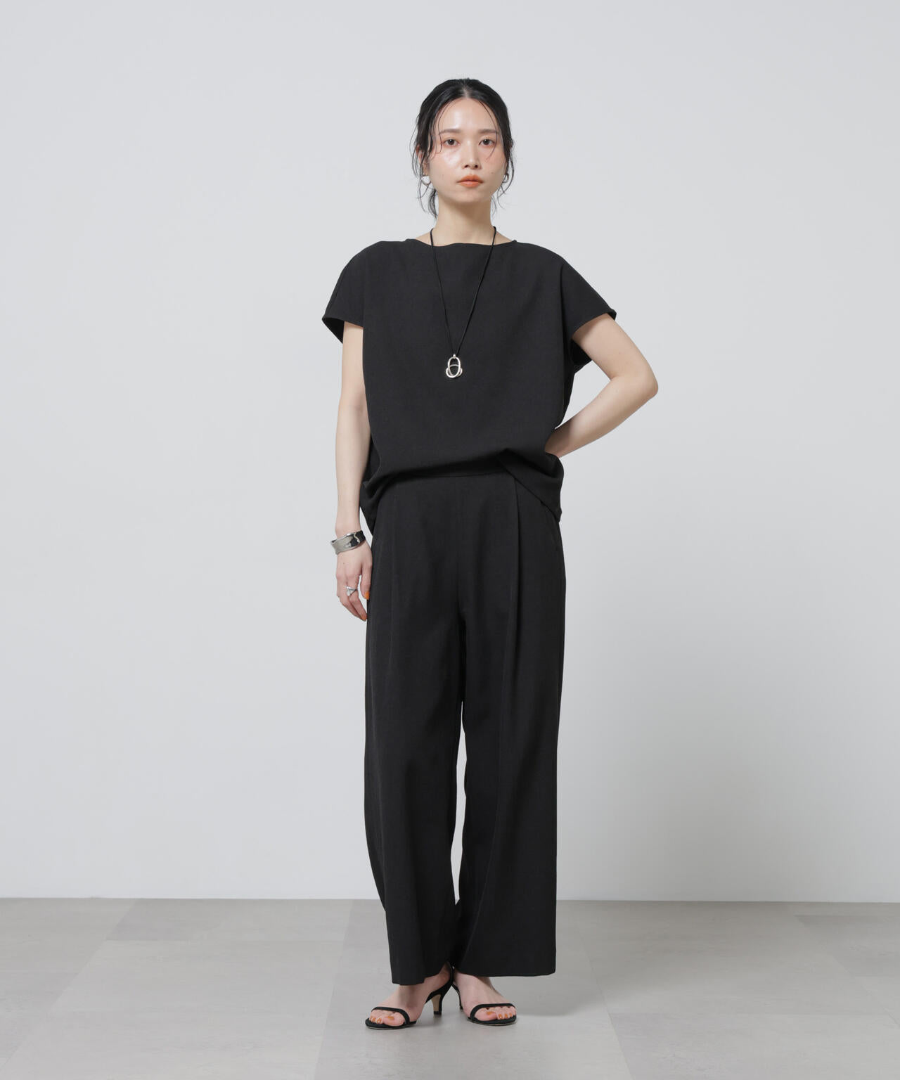 「Meaningful Continuity」coveross(R)EOSブッチャーノースリブラウス×パンツセットアップ 6696119307