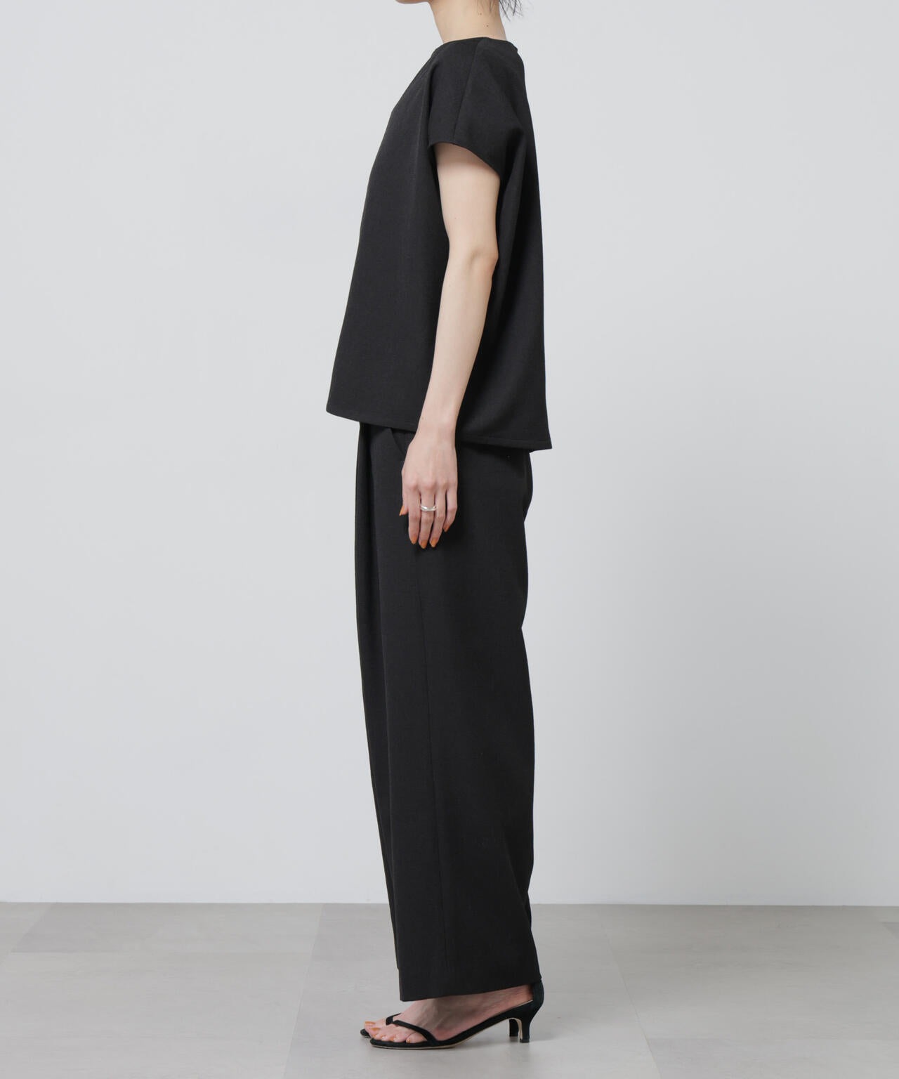 「Meaningful Continuity」coveross(R)EOSブッチャーノースリブラウス×パンツセットアップ 6696119307