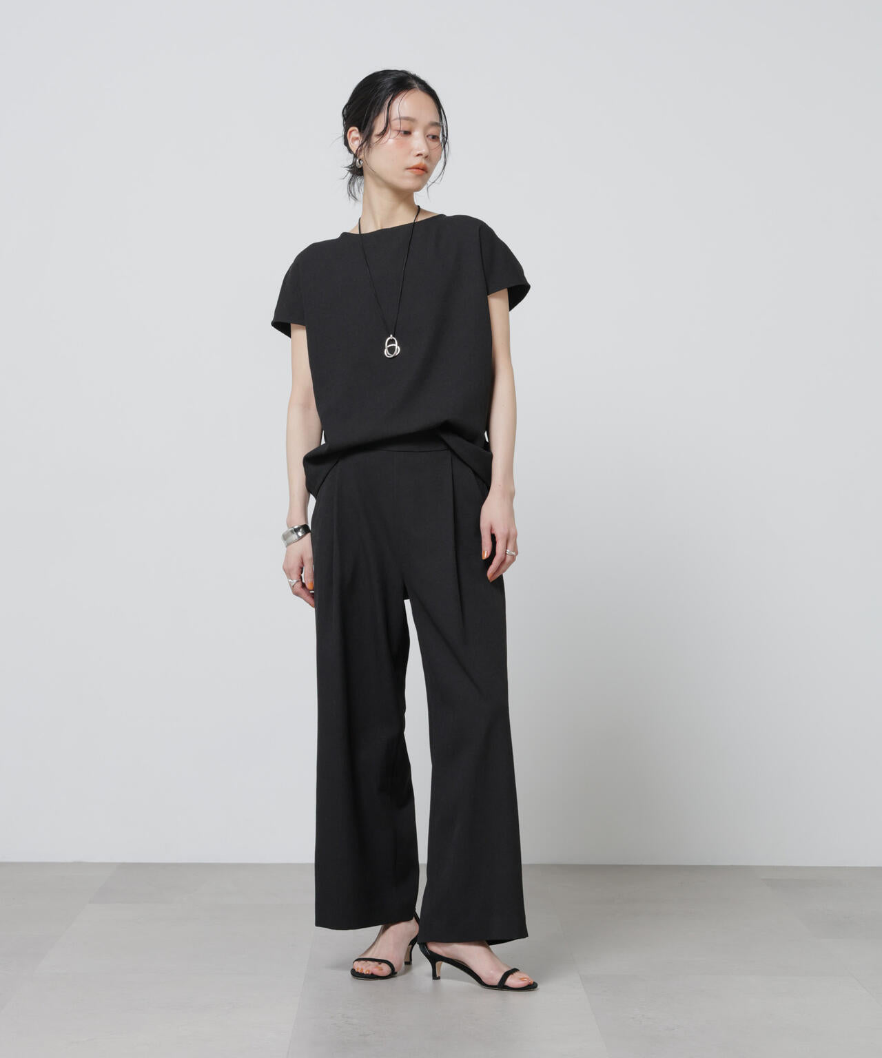 「Meaningful Continuity」coveross(R)EOSブッチャーノースリブラウス×パンツセットアップ 6696119307