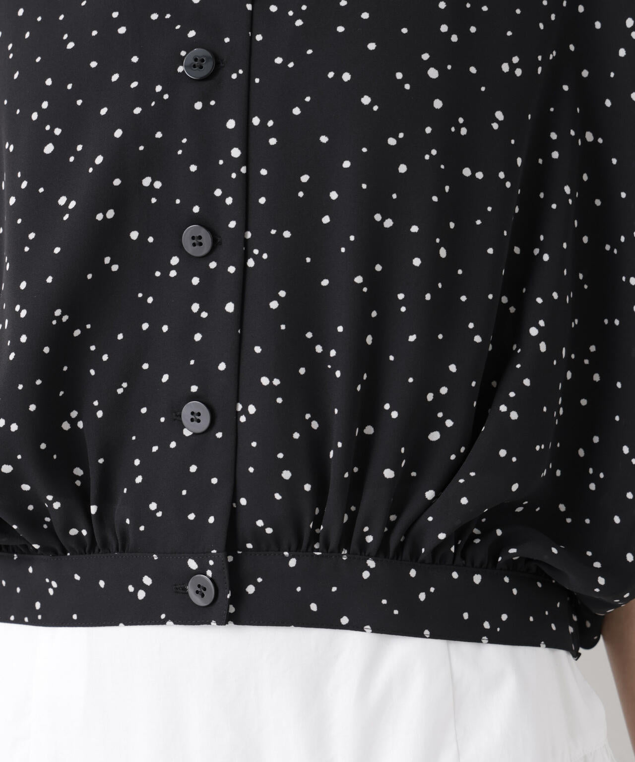 ドットプリントVネックショートブラウス 6696121310