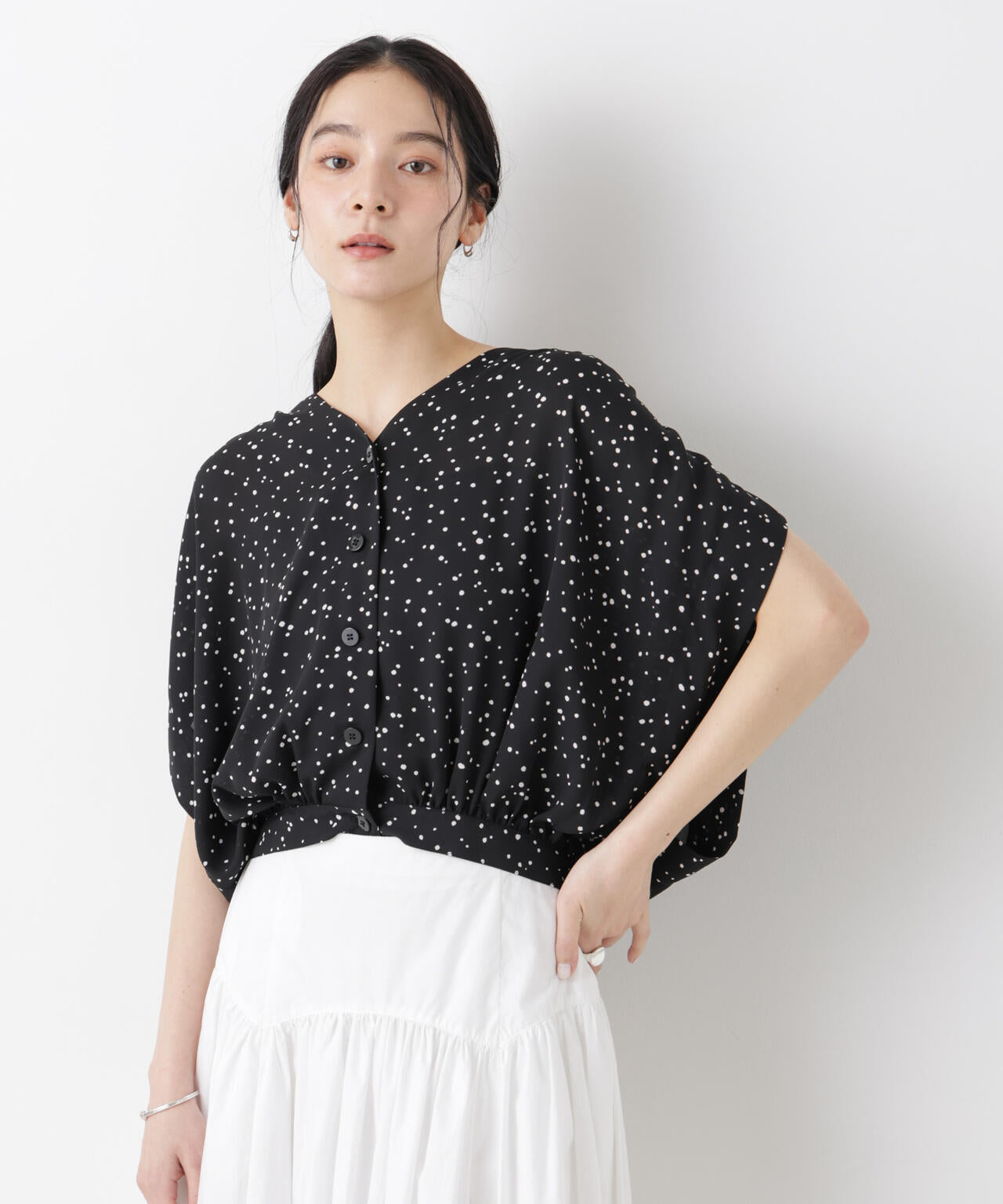 ドットプリントVネックショートブラウス 6696121310
