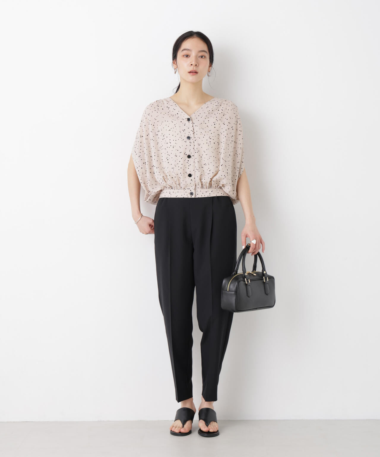 ドットプリントVネックショートブラウス 6696121310