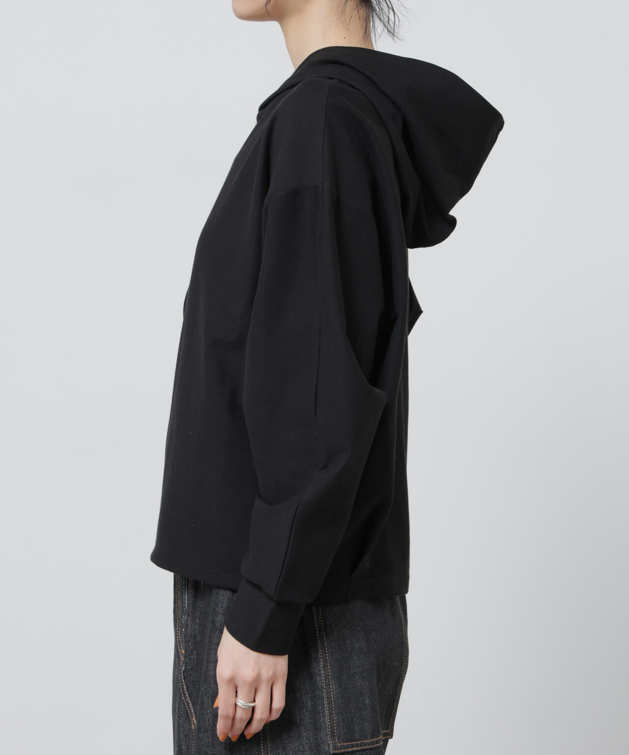 「Meaningful Continuity」coveross(R)ツイル調冷感プレーティング天竺パーカー 6696123303