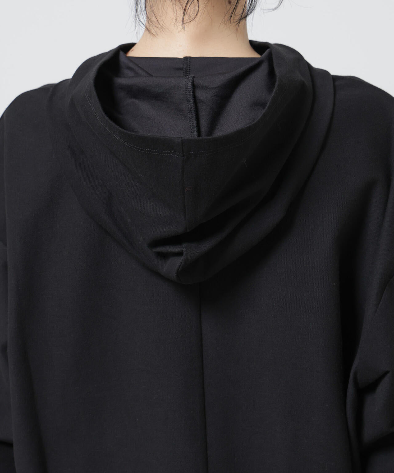 「Meaningful Continuity」coveross(R)ツイル調冷感プレーティング天竺パーカー 6696123303