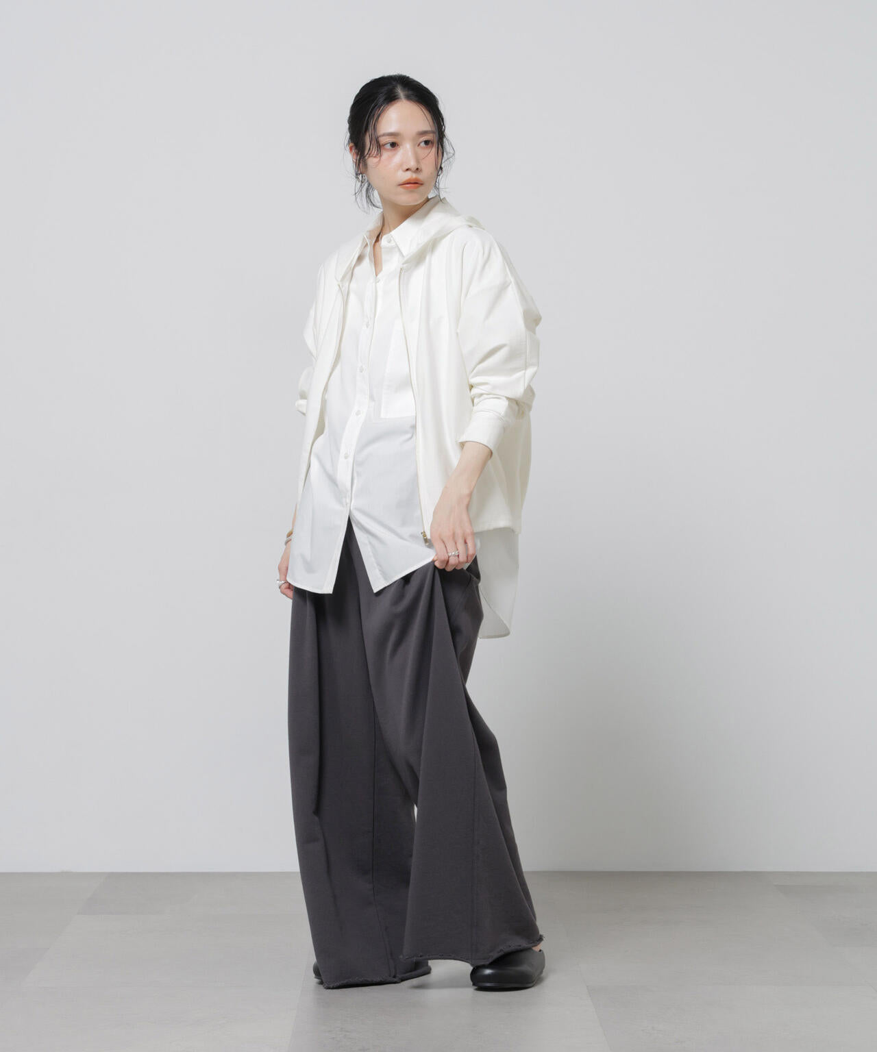 「Meaningful Continuity」coveross(R)ツイル調冷感プレーティング天竺パーカー 6696123303