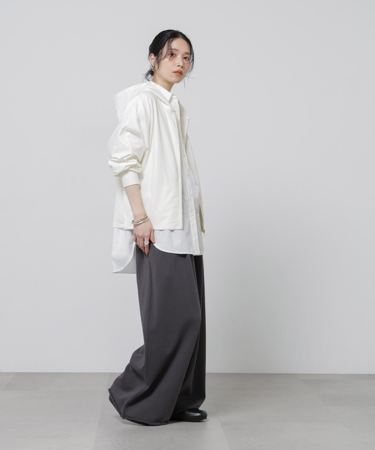 「Meaningful Continuity」coveross(R)ツイル調冷感プレーティング天竺パーカー 6696123303