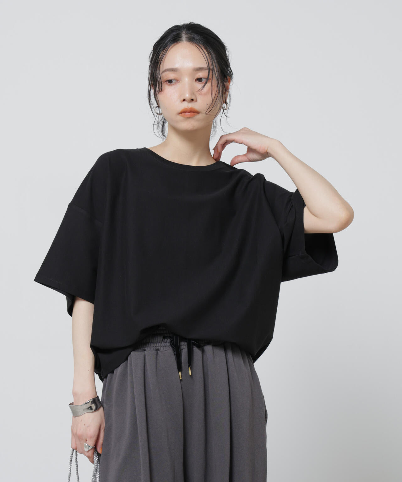 「Meaningful Continuity」coveross(R)ツイル調冷感プレーティング天竺Tシャツ 6696124314