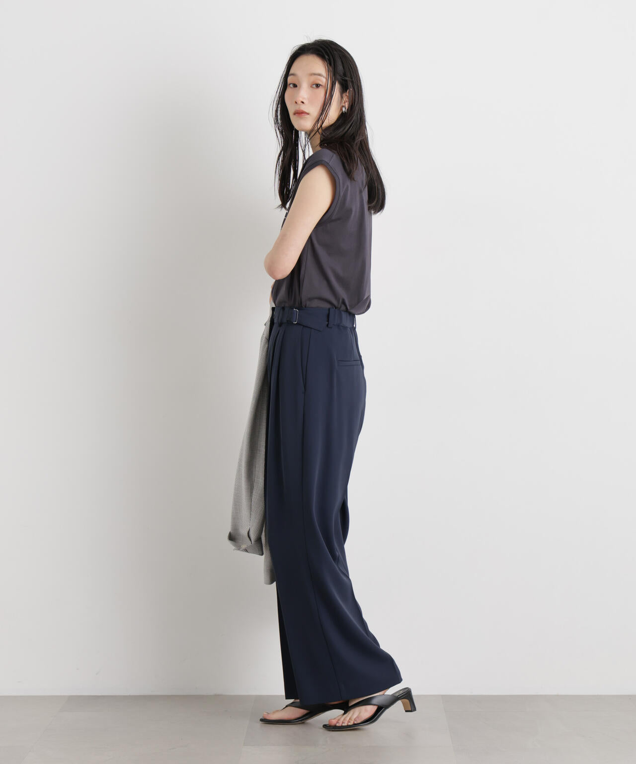 サイドベルトツイルタックワイドパンツ 6696127317