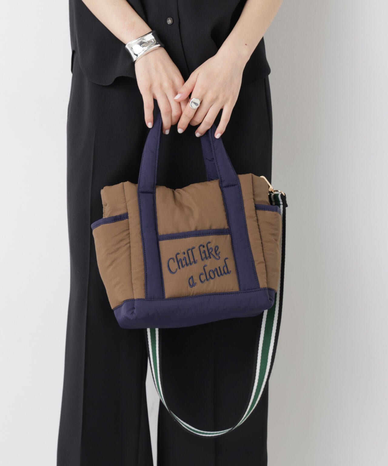 刺繍入りパフトート 6696132306