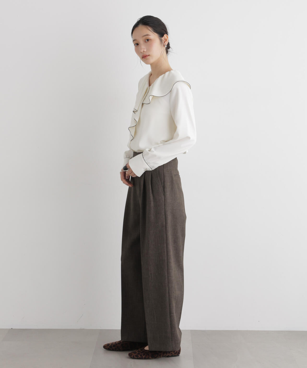 シャンブレーシャークスキンタックセミワイドパンツ(セットアップ可) 6696227302