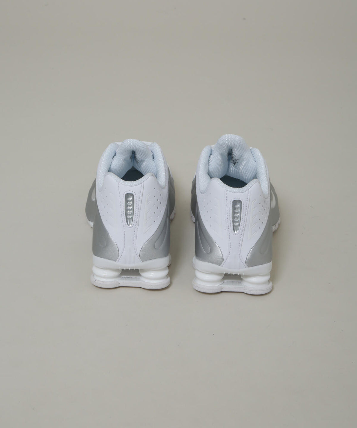 NIKE/ナイキ ショックス R4 6706234035