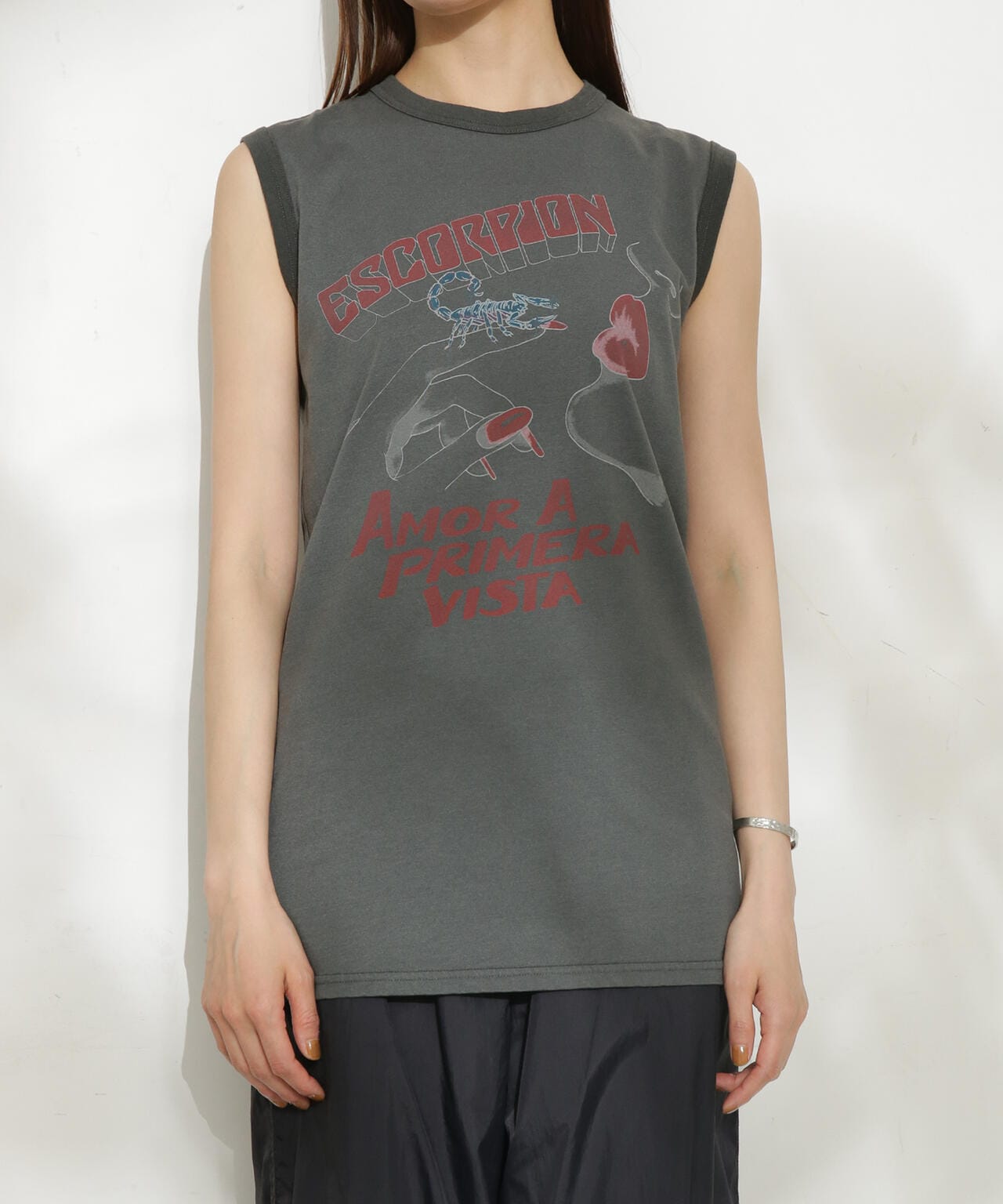 R JUBILEE/SLEEVE LESS BAND TEE 6713124025