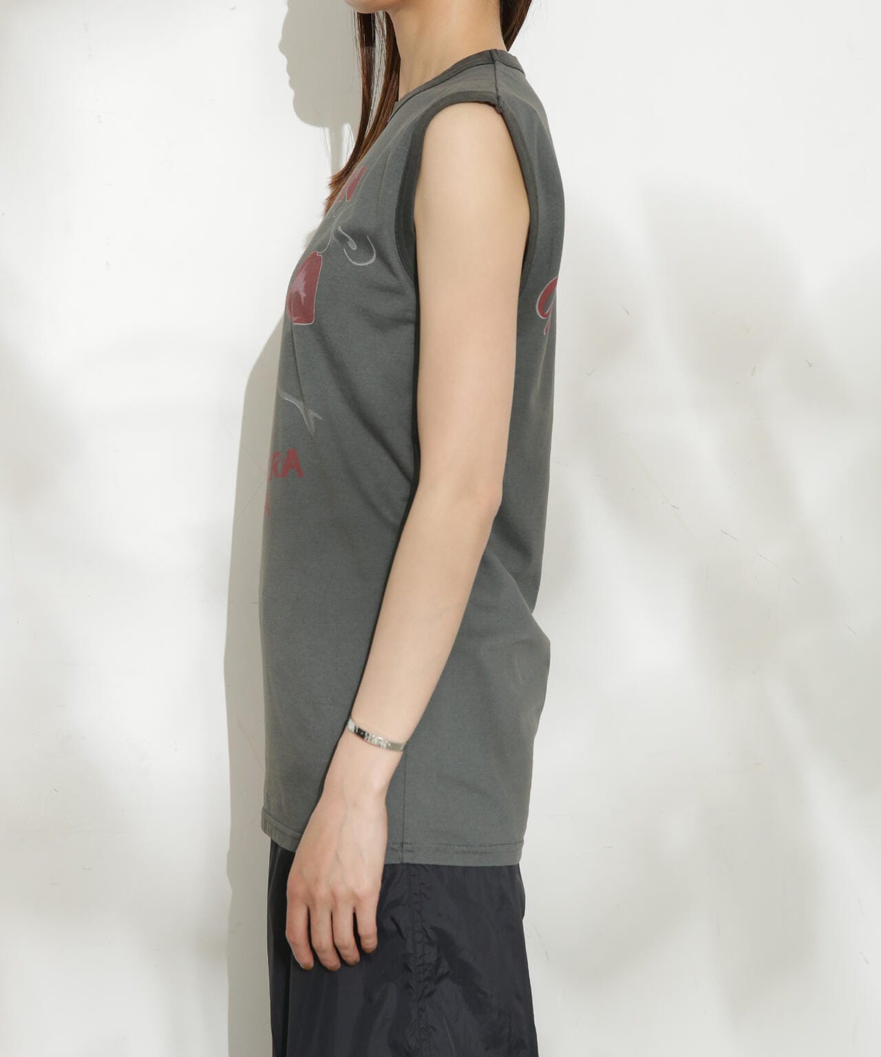 R JUBILEE/SLEEVE LESS BAND TEE 6713124025