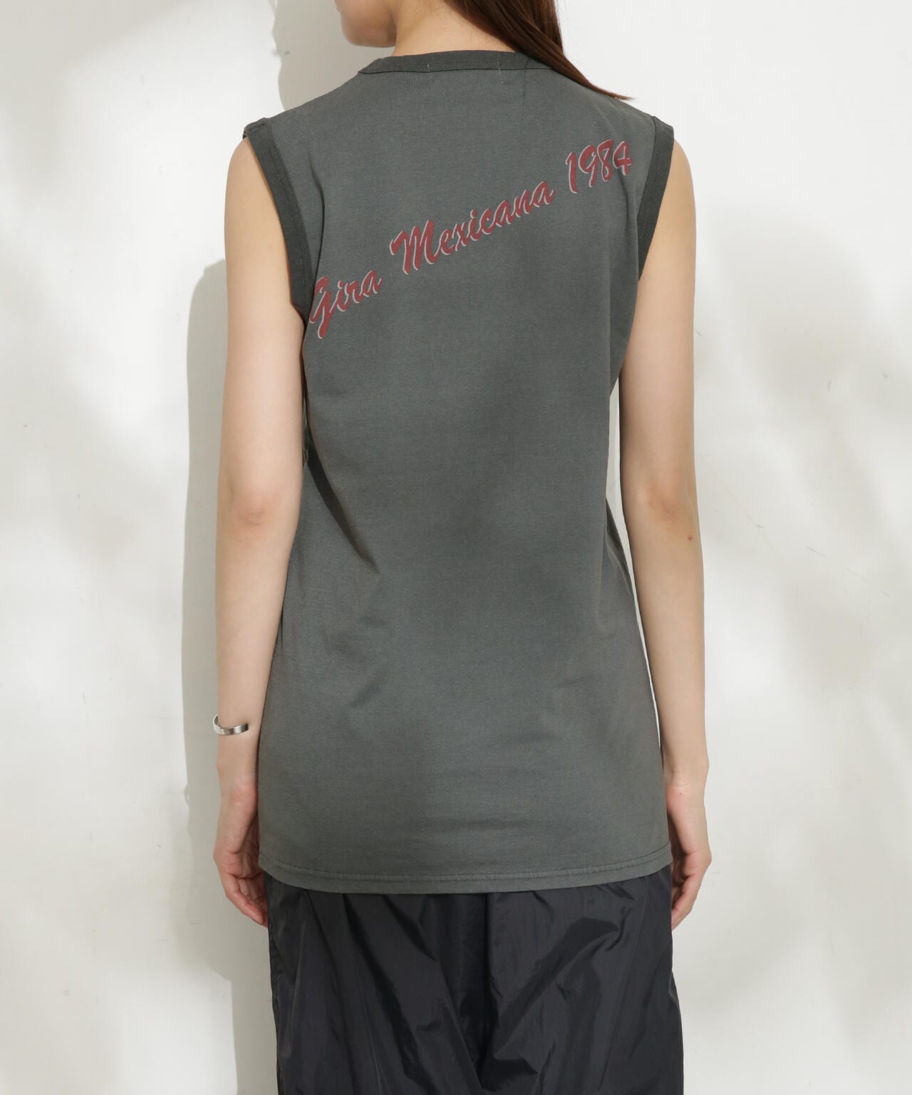 R JUBILEE/SLEEVE LESS BAND TEE 6713124025