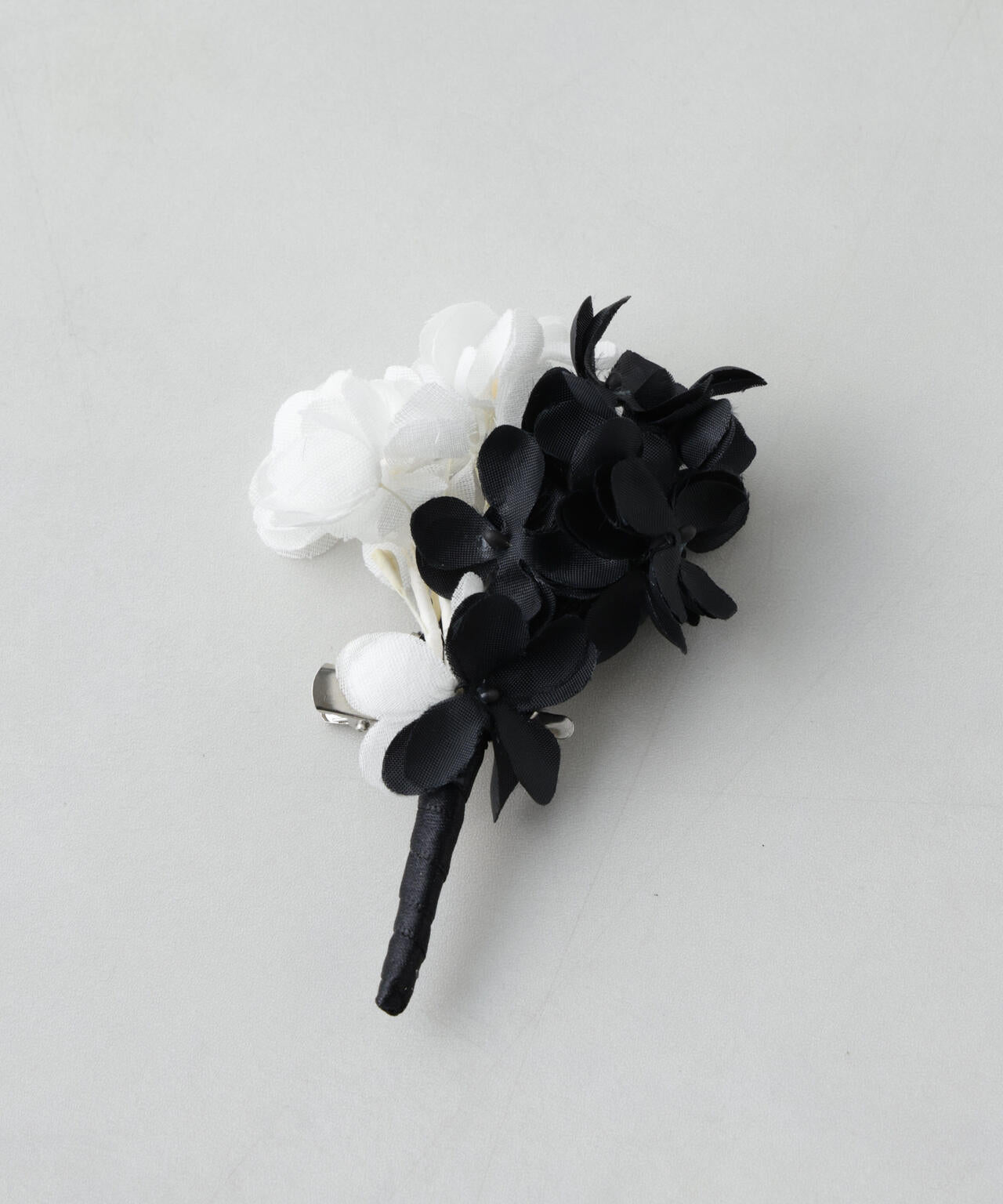 IRIS47/hydrangea corsage 6715154001