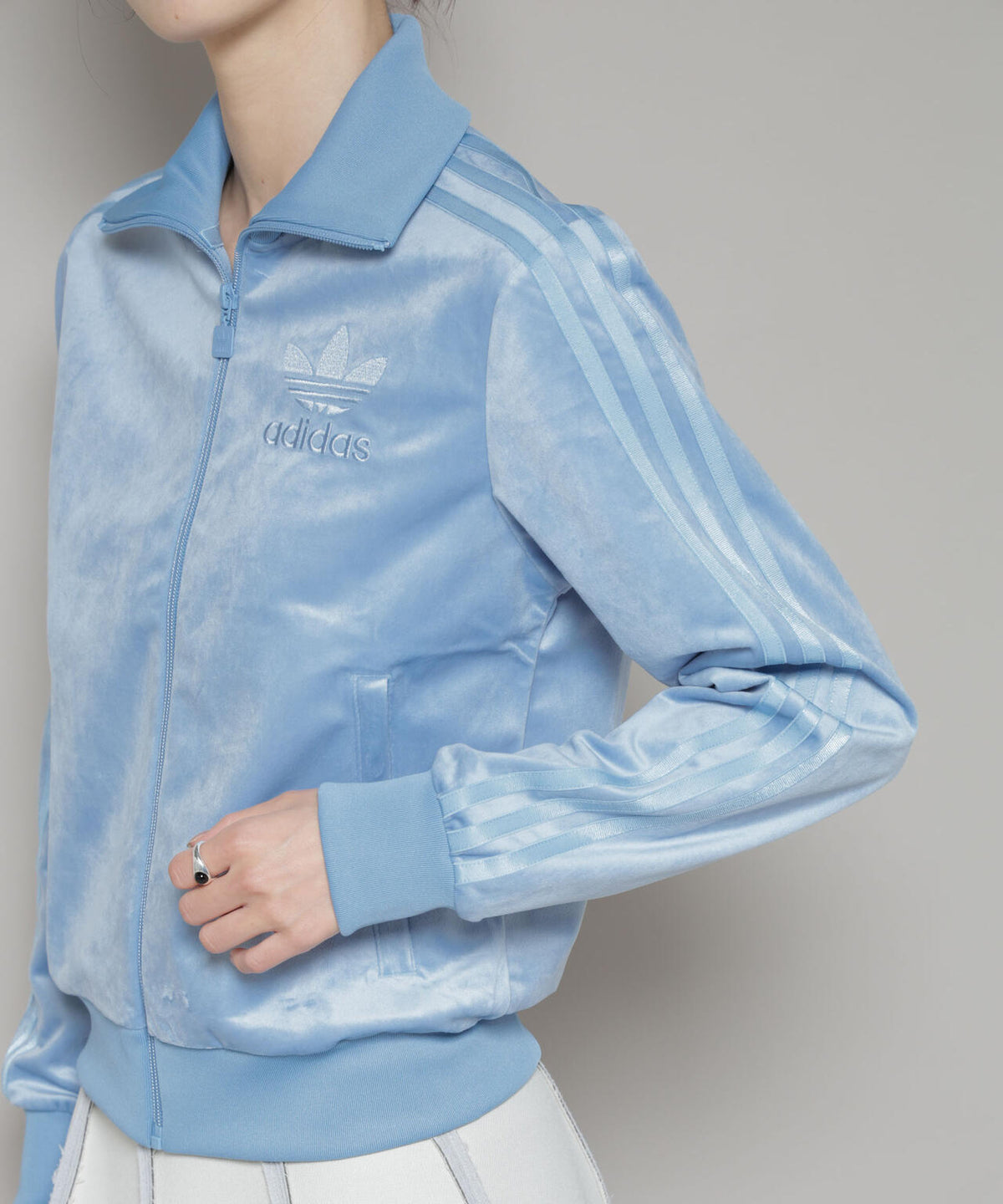 adidas/VELVET TRACK JAKET ASH BLUE 6715216008