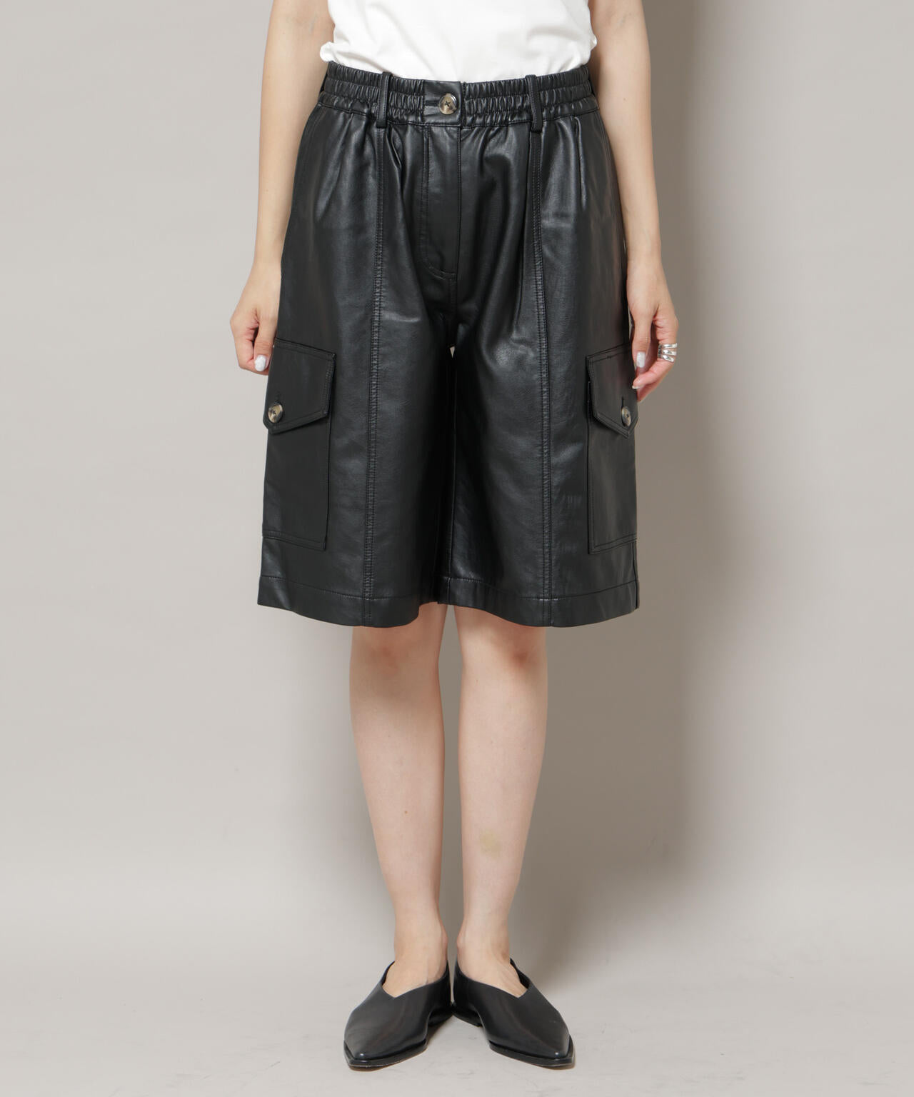 BAUM UND PFERDGARTEN/Textured Faux Leather ハーフパンツ 6715228001