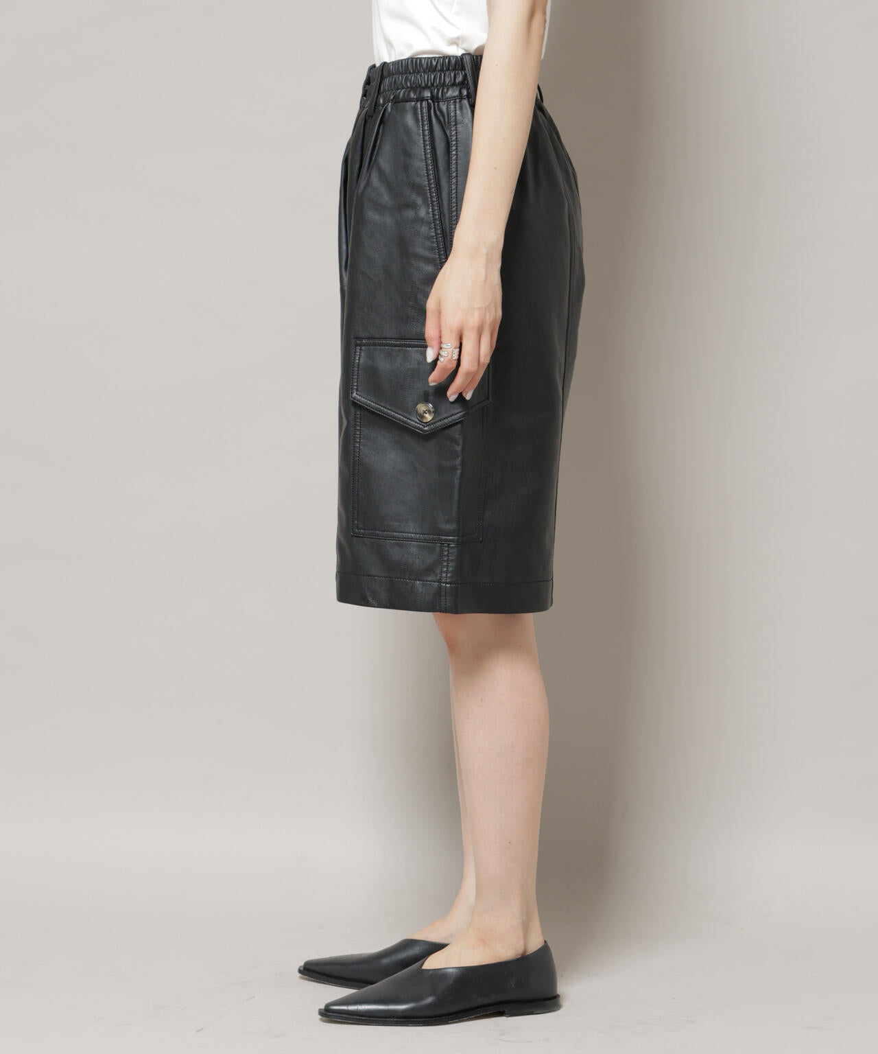 BAUM UND PFERDGARTEN/Textured Faux Leather ハーフパンツ 6715228001