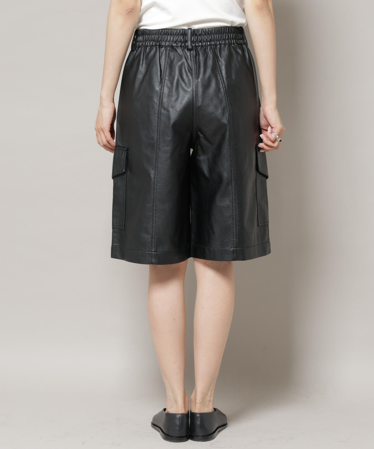 BAUM UND PFERDGARTEN/Textured Faux Leather ハーフパンツ 6715228001