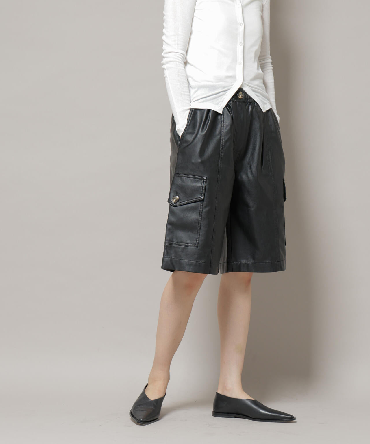 BAUM UND PFERDGARTEN/Textured Faux Leather ハーフパンツ 6715228001