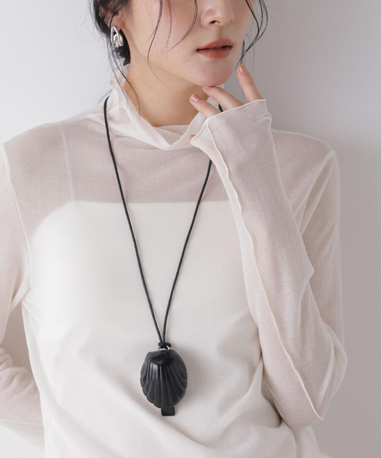 JAMIRAY/LEATHER SHELL NECKLACE 6716146006