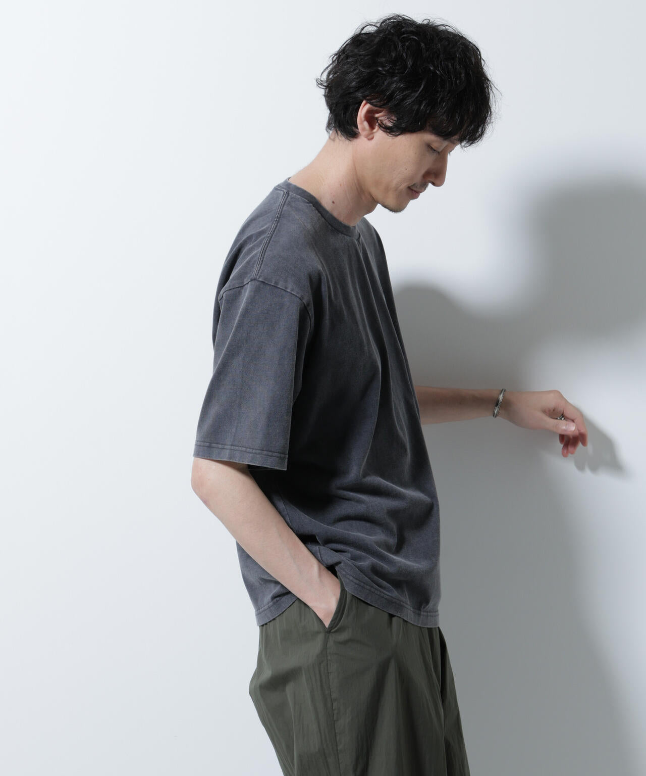 「A-C-Z」ピグメントグラフィックTシャツ 半袖 6725224210