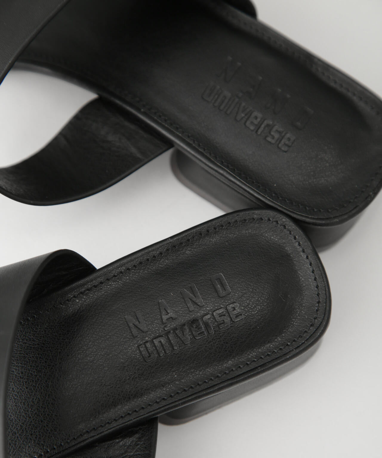 ゴールドバックルサンダル 6734135303