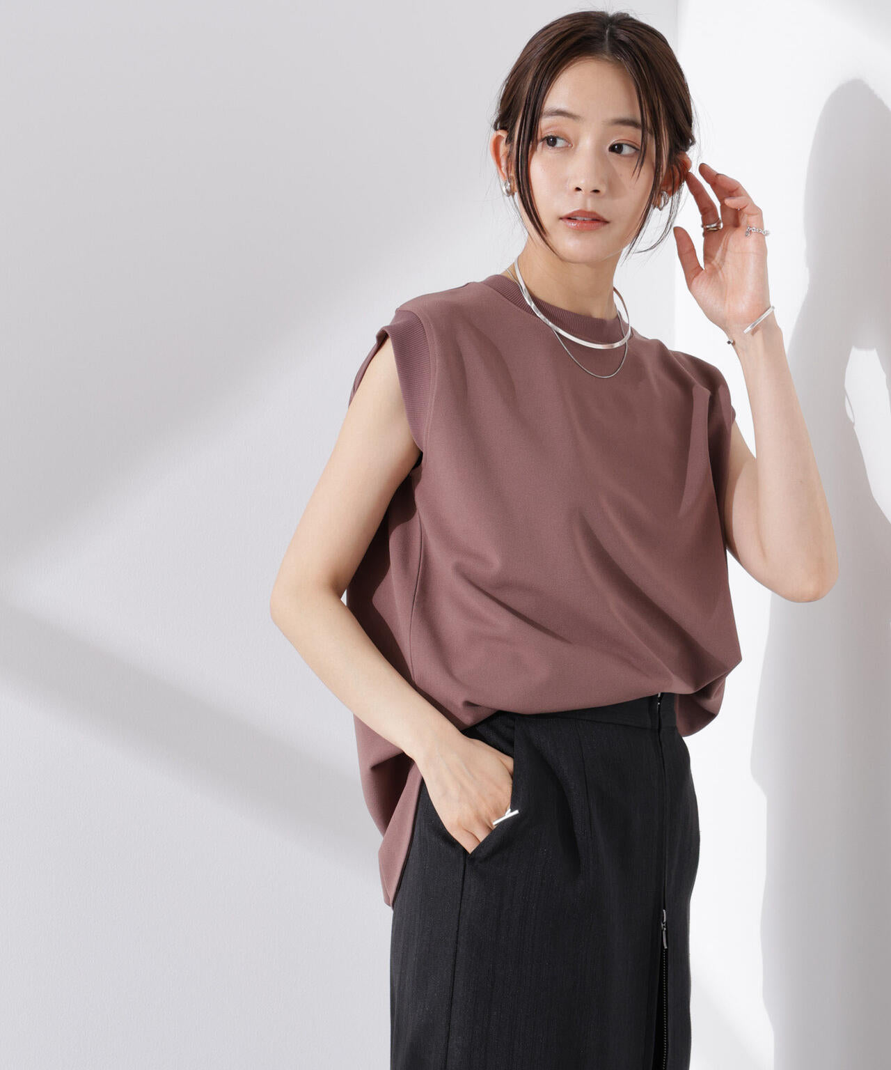 カットジョーゼットノースリーブTシャツ 6735124312