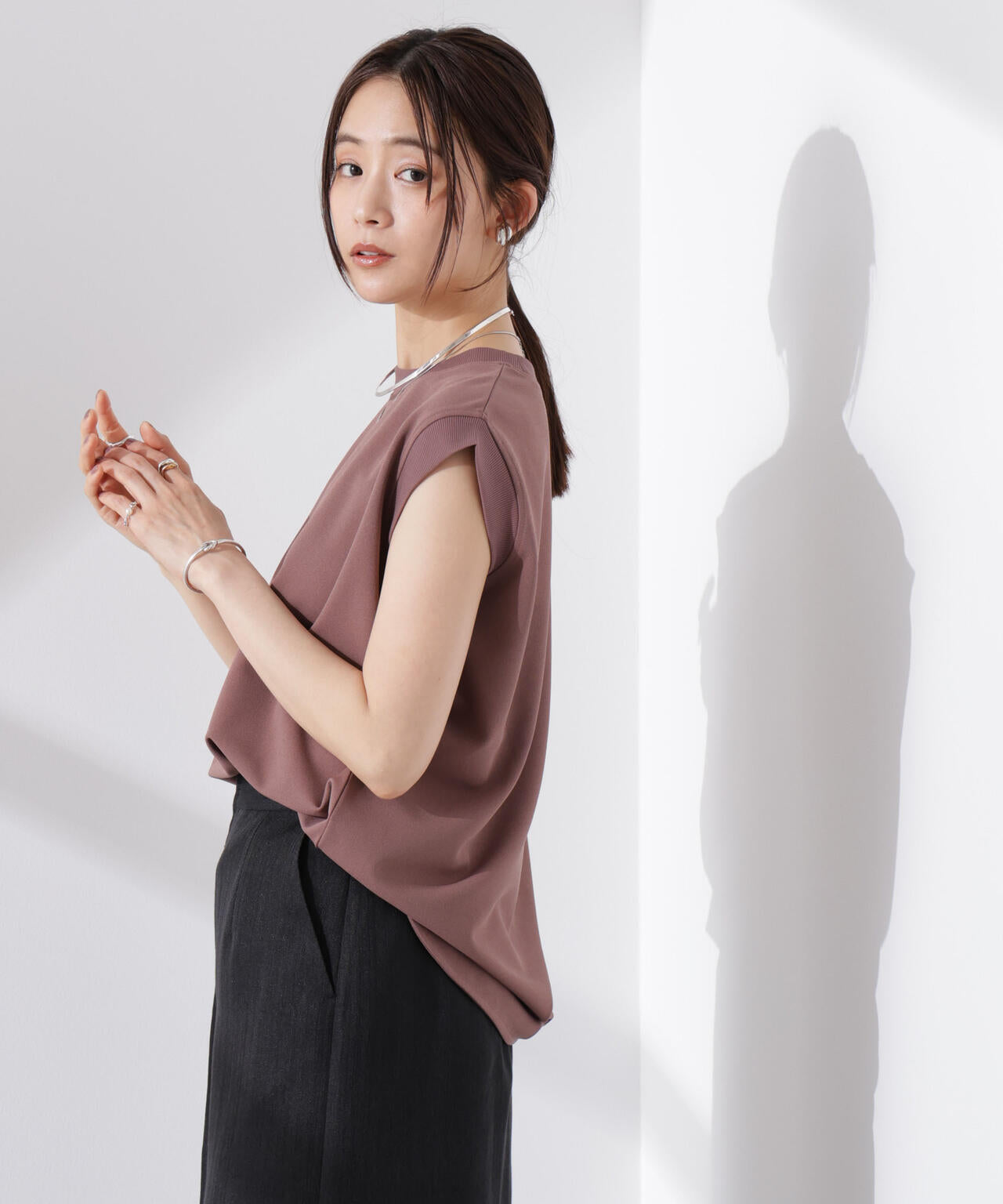 カットジョーゼットノースリーブTシャツ 6735124312