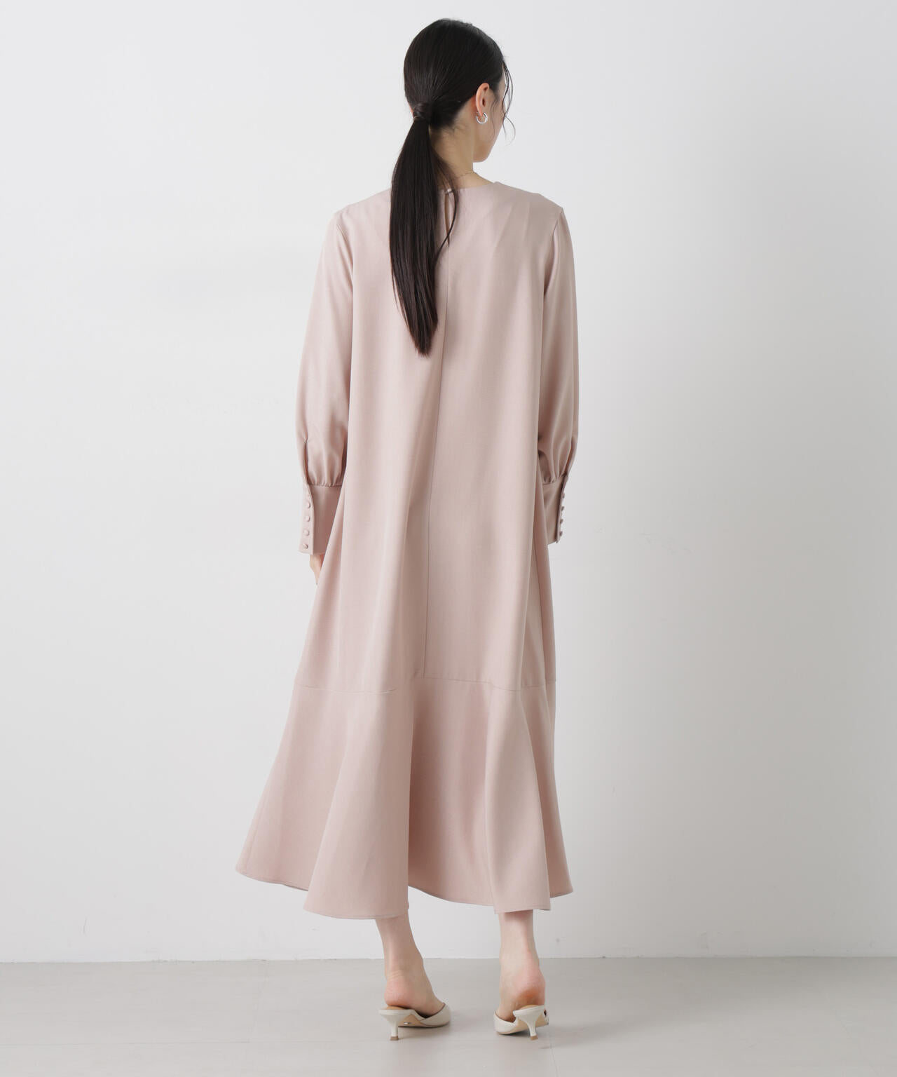 ヘムフレアクルミボタンスリーブワンピース 6736119309