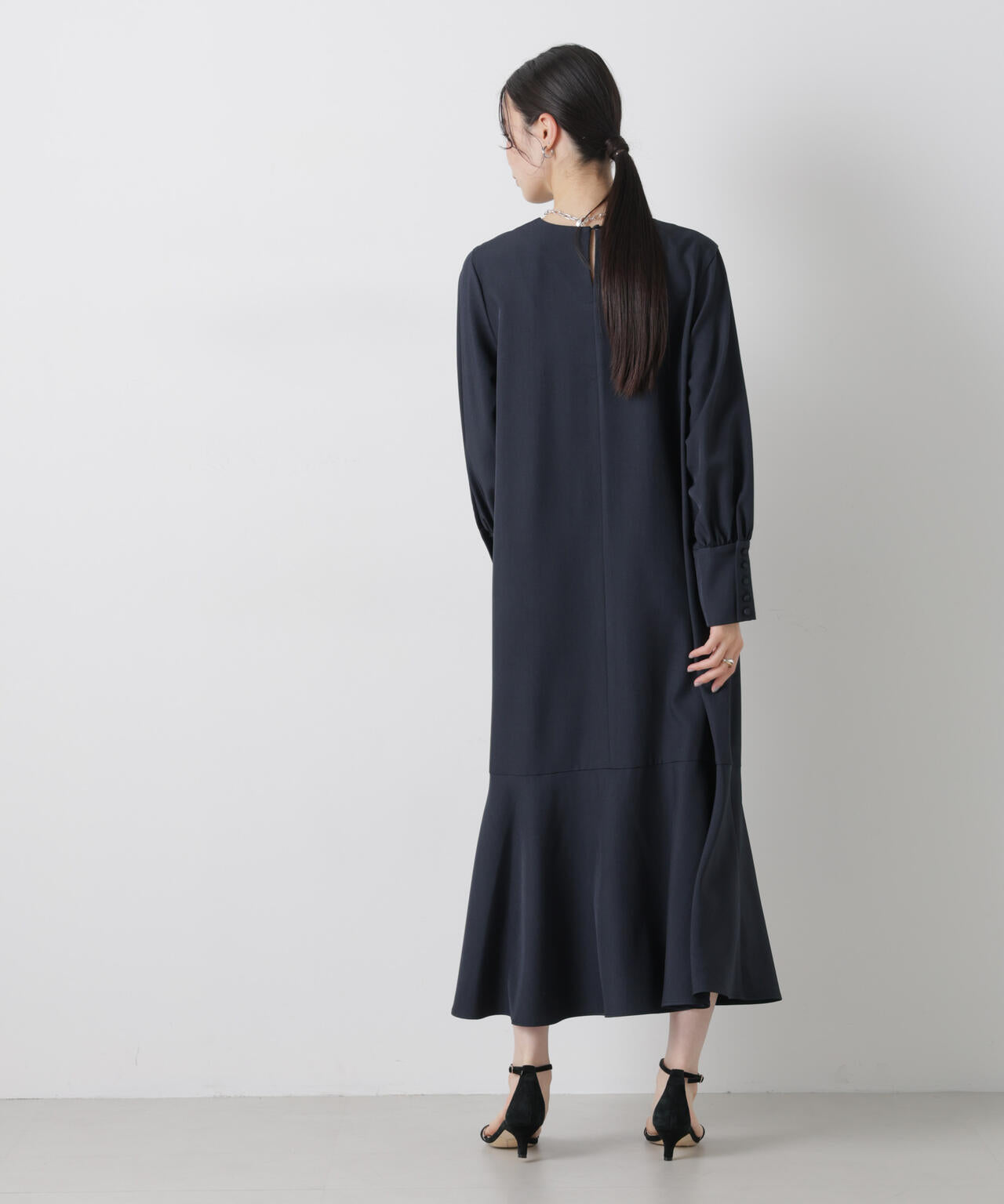 ヘムフレアクルミボタンスリーブワンピース 6736119309