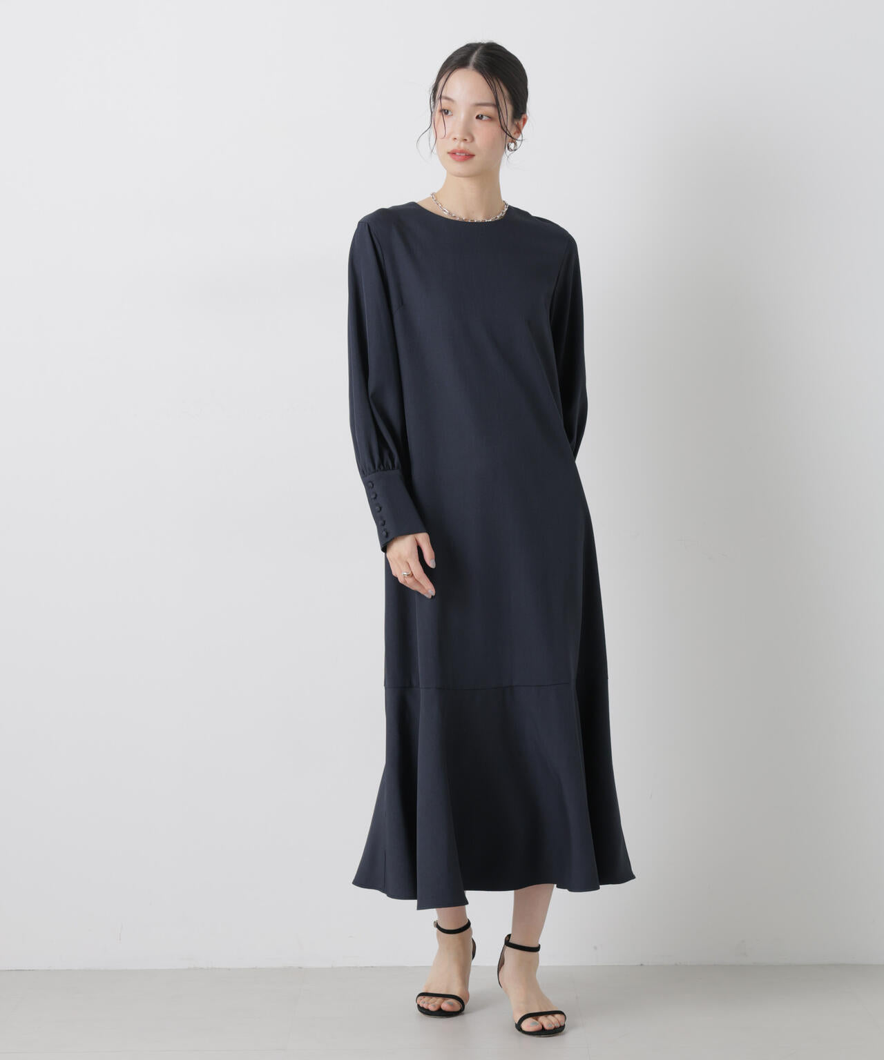 ヘムフレアクルミボタンスリーブワンピース 6736119309