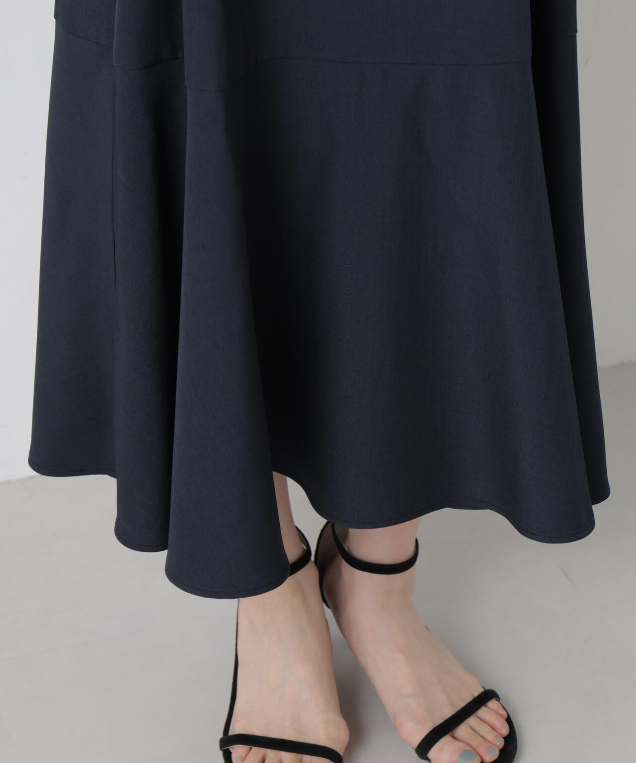 ヘムフレアクルミボタンスリーブワンピース 6736119309