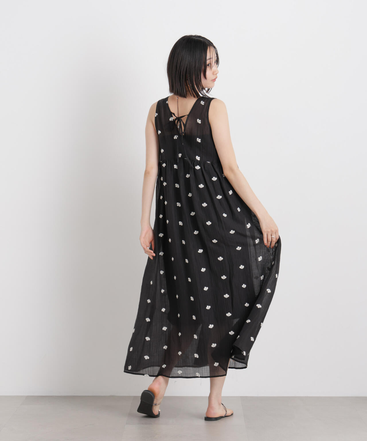 小花柄エンブロイダリーシアーギャザーワンピース 6736119325