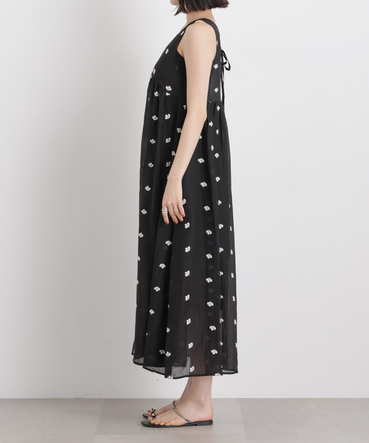 小花柄エンブロイダリーシアーギャザーワンピース 6736119325